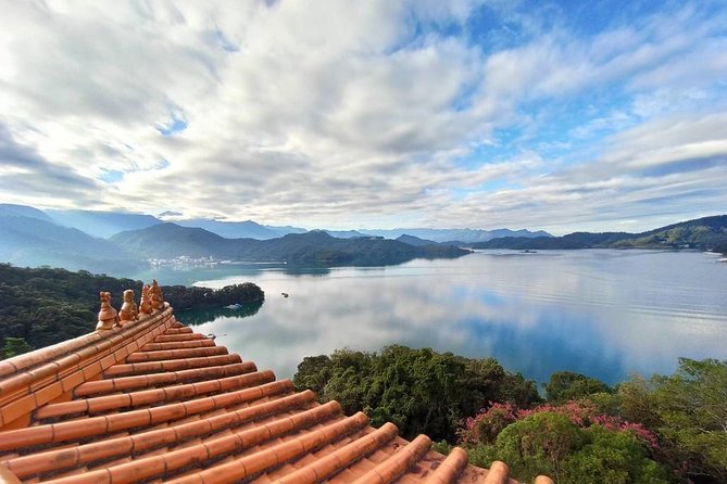 1 day tour Sun Moon Lake from Taichung - Lunch and the flavors of Taiwan