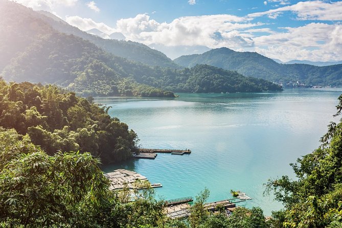 1-day Tour to Sun Moon Lake from Taipei by High Speed Rail - Reaching Sun Moon Lake by car from Taichung