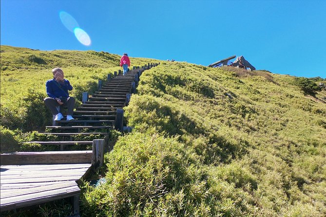 2-Day Private Tour to Sun Moon Lake and Mount Hehuan - Ci’en Pagoda and the lake from above