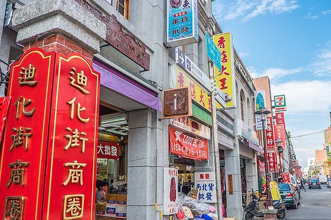 2-Hour Private Dadaocheng Walking Tour - Starting at Beimen Station and entering the old town