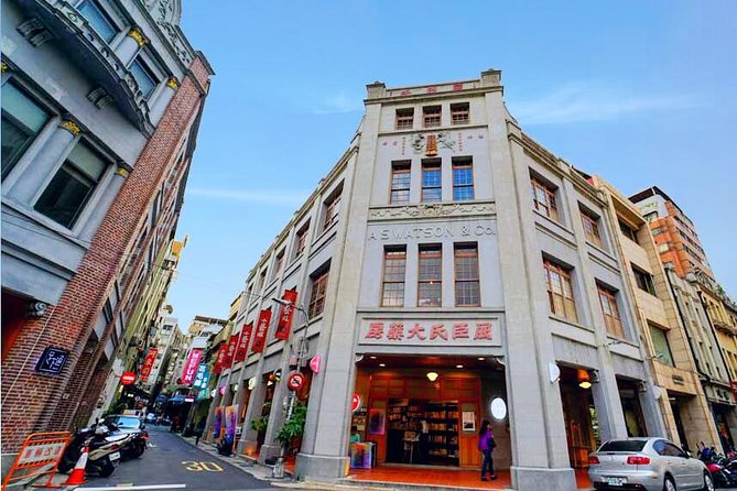 2-Hour Private Dadaocheng Walking Tour - Dihua Street: tea, herbs, buildings, and daily life