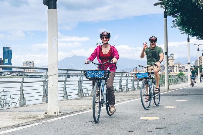 4-Hour Morning Cycling City Tour (incl. breakfast) - Breakfast sets the tone