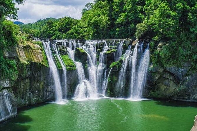 6 Hours Private Charter from Taipei in Shifen and Jiufen - What the $210 price really covers