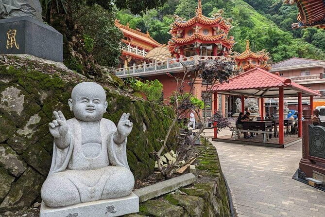 Alishan Join In Day Tour from Taichung (Incl. Park Entrance) - Four hours among Alishan’s ancient trees