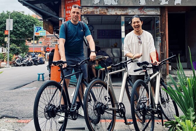 Best E-bike Cycling Tour in Taipei - Includes Local Food & Drinks - Coffee tasting on Lane 136, Sanmin Road