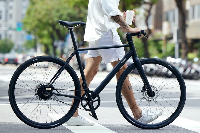 Best E-bike Cycling Tour in Taipei - Includes Local Food & Drinks - Songshan Ciyou Temple and the local market