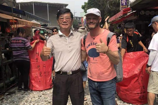 Charlie's Chartered-Private Tour Guide - Why a private Taipei car can save your day