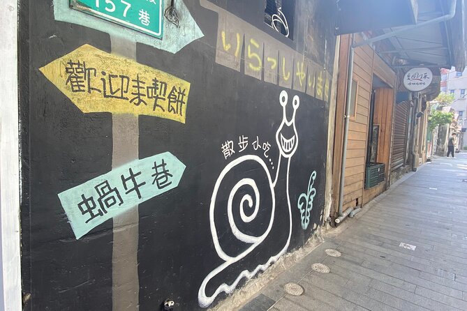 Food and Culture Walking Tour in Tainan - Slowing down in Snail Alley