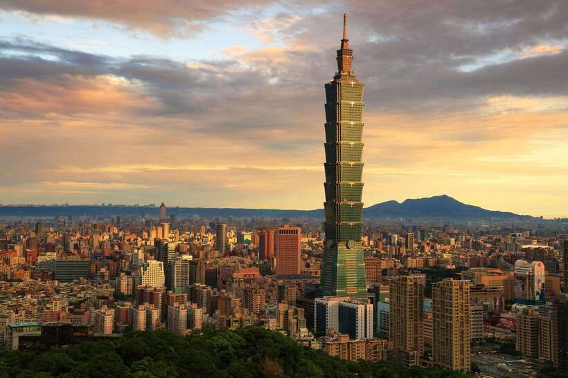 From Keelung: Private Taipei City Landmarks Shore Excursion - The Presidential Office Building and Taipeis political story