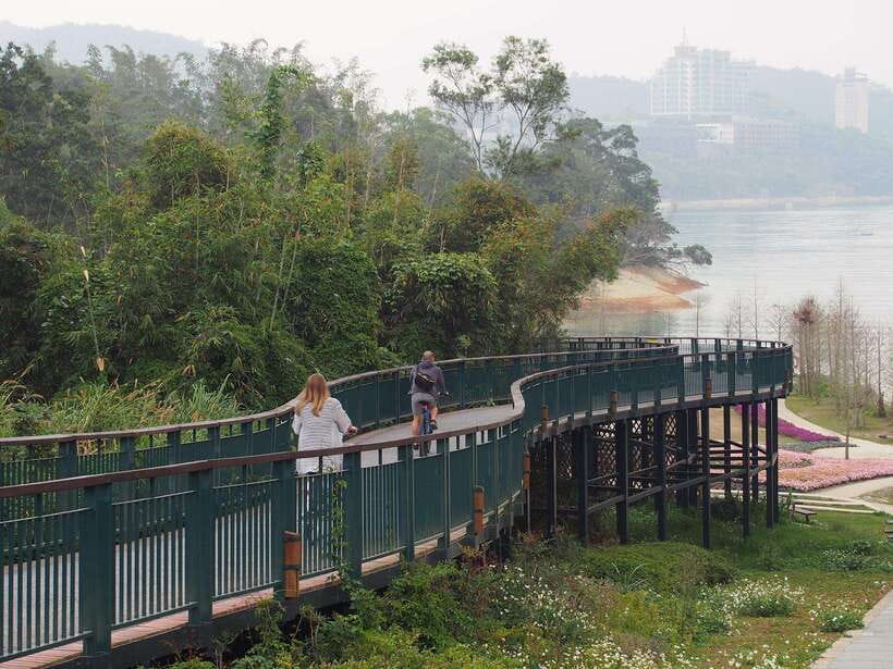 From Taipei: 1 Day Sun Moon Lake Private Tour - The climb and views at Cien Pagoda