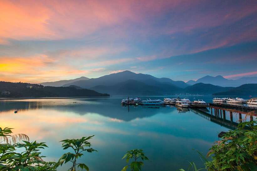 From Taipei: 1 Day Sun Moon Lake Private Tour - First views of Sun Moon Lake