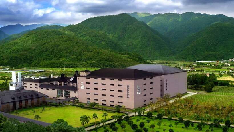 From Taipei: 5-Day Best of Round Taiwan Island Tour - Day 5: Kavalan Whisky and traditional arts in Yilan