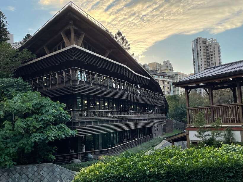 From Taipei: Beitou and Yangmingshan National Park Day Tour - Zhuzihu: a slower hour and a chance to eat