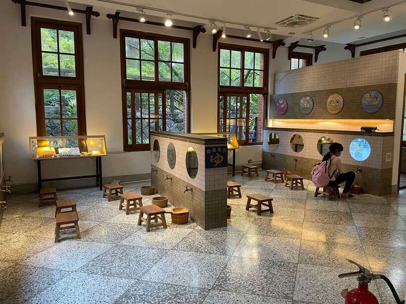 From Taipei: Beitou and Yangmingshan National Park Day Tour - The hot spring foot bath: a simple but effective finish