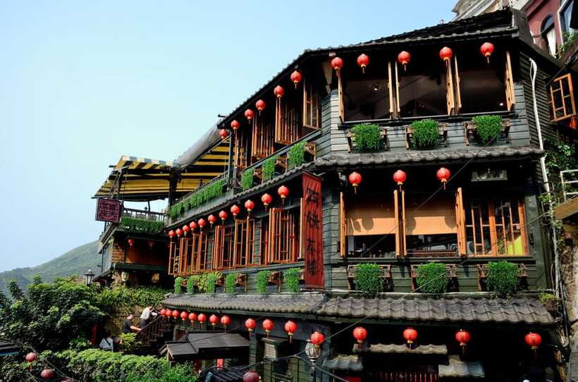 From Taipei: Full-Day Trip to Jiufen, Yehliu, Shifen & More - Shifen Old Street and the lantern tradition