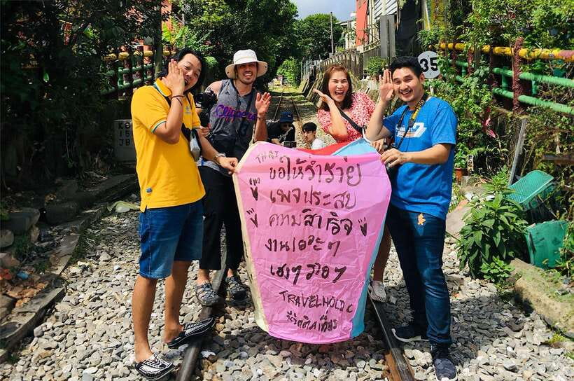 From Taipei: Jiufen & Shifen The Taiwan Charm Day Tour - What the private guide adds