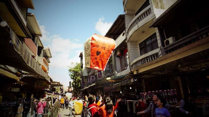 From Taipei: Private Scenic Tour to Jiufen, Yehliu & Pingxi - Shifen Waterfall and the sound of moving water
