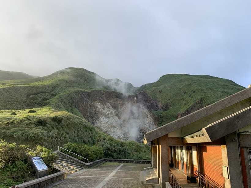 From Taipei: Private Yangmingshan Volcano and Nature Tour - What the private format is worth at $84