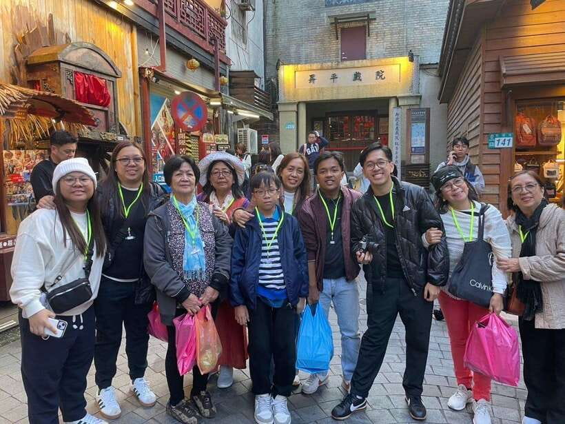 From Taipei: Shifen, Jiufen, and Yehliu Geopark Day Tour - Jiufen Old Street, tea, and the Ghibli connection