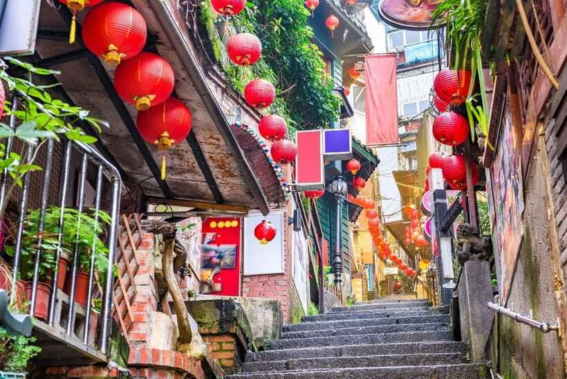 From Taipei: Shifen, Jiufen, and Yehliu Guided Day Trip - Is $31 good value for this route?
