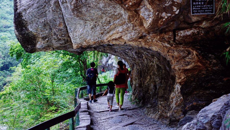 From Taipei: Taroko Gorge Private Tour - Eternal Spring Shrine and the mountain road