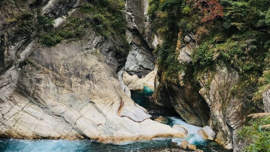 From Taipei: Taroko Gorge Private Tour - Tianxiang valley, river terraces, and macaques