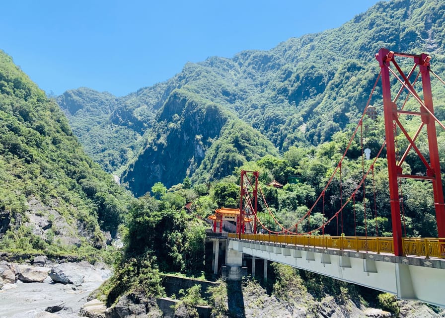 From Taipei: Taroko Gorge Private Tour - Cimu Bridge and the frog-shaped rock