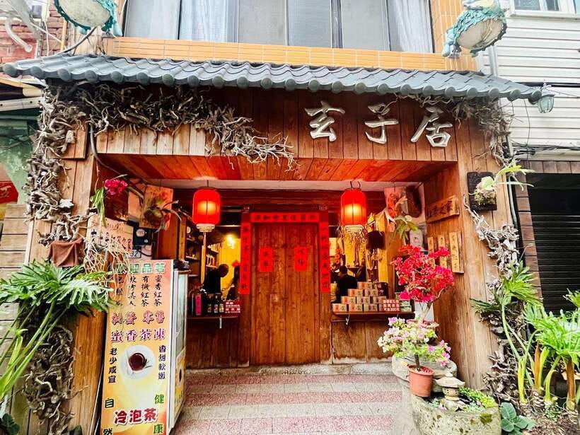 From Taipei: Thousand-Island Lake & Tea Museum Private Tour - Thousand Island Lake and its calm water views
