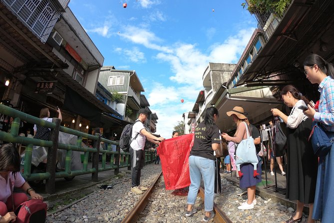 Full-Day Private Custom Keelung Shore Excursions - Chiang Kai-shek Memorial Hall and Taiwan’s political past