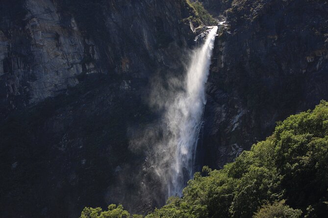 Full-Day Private Taroko National Park Tour from Hualien City - Shakadang Trail follows clear turquoise water