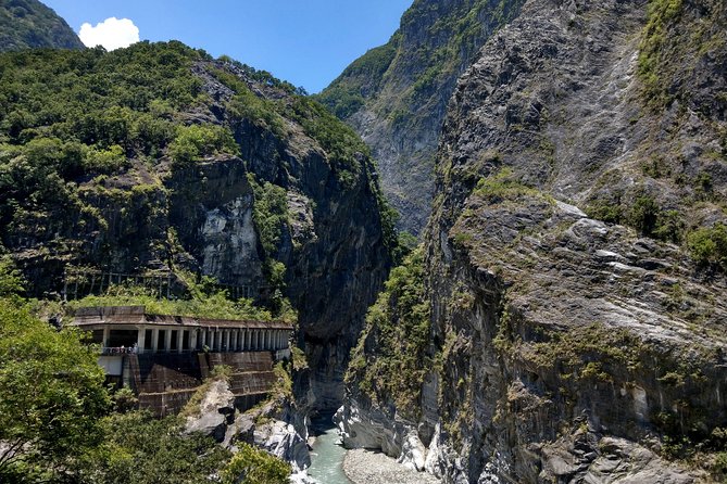 Full-Day Private Taroko National Park Tour from Hualien City - Yanzikou reveals Taroko’s marble walls