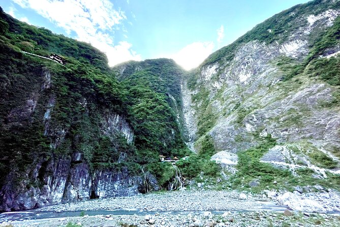 Hualien Taroko Day Tour From Ximending - Why Taroko Gorge is worth the long ride