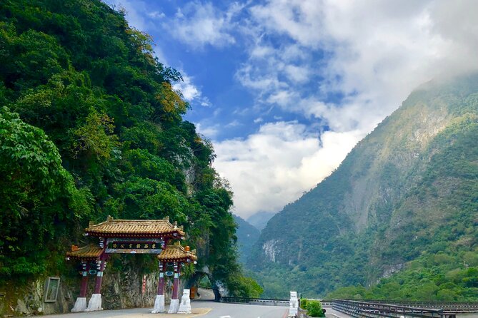 Hualien Taroko Day Tour From Ximending - Swallow Grotto: the clearest highlight