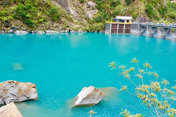 Hualien Taroko Day Tour From Ximending - Buluowan Terrace and the mountain views