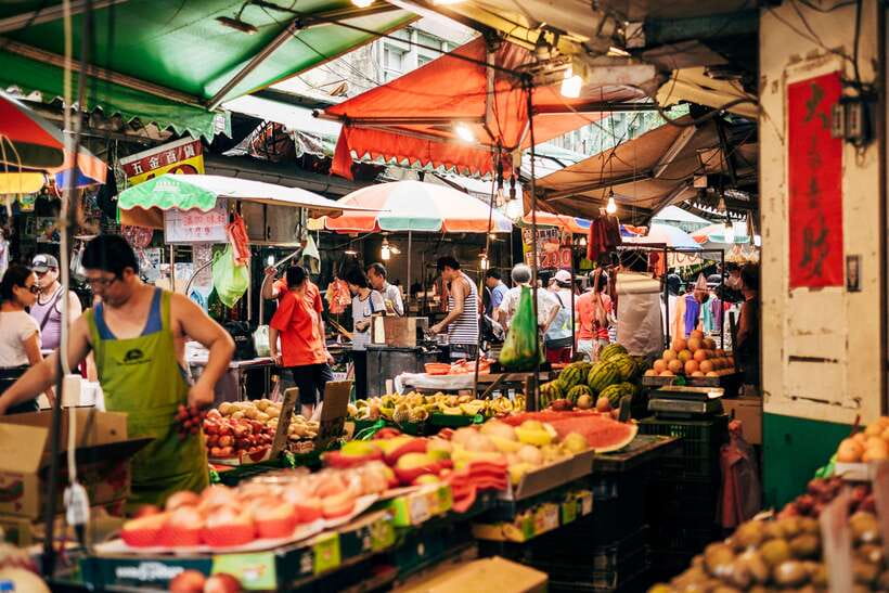 Iconic Food Tour: Local Street Food, Drinks & Sites - Starting at Yongchun Station and entering daily Taipei life
