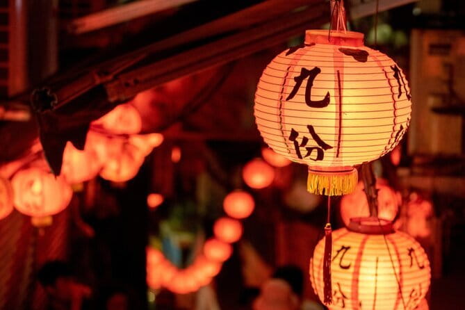 Jiufen, Shifen and Houtong Cat Village Private Tour - Shifen Waterfall: a strong first stop