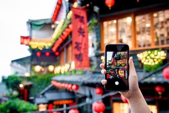 Jiufen, Shifen and Houtong Cat Village Private Tour - How the guides shape the experience