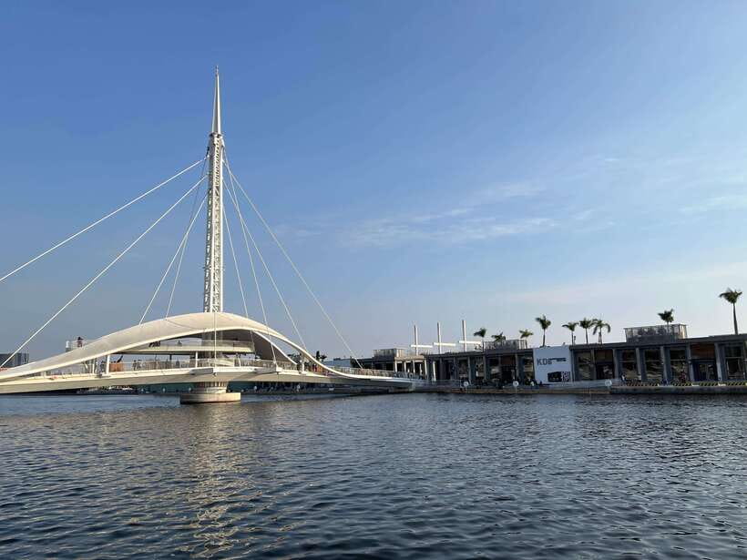 Kaohsiung: Private City Tour with Fo Guang Shan Museum - What the guides add to the day