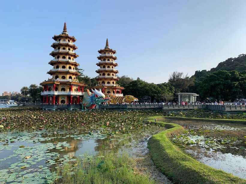 Kaohsiung: Private City Tour with Fo Guang Shan Museum - Weather, walking, and realistic expectations