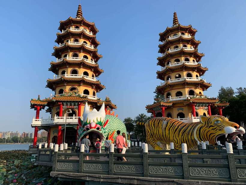 Kaohsiung: Private City Tour with Fo Guang Shan Museum - Lotus Pond brings the postcard views
