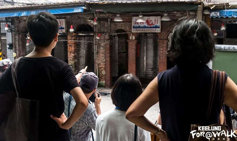 Keelung: Guided Walking Tour with Snacks and Drink - Ren’ai Day Market and Keelung’s working streets
