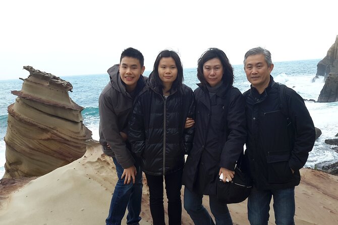 Keelung port pick up day tour ( private group) - Shifen Waterfall and the walk through the hills