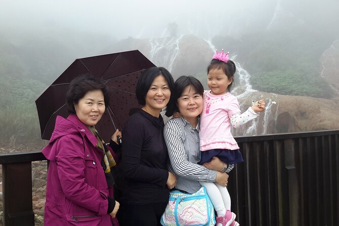 Keelung port pick up day tour ( private group) - Shifen Old Street and the sky lantern moment