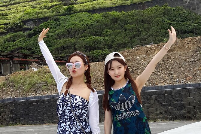 Keelung port pick up day tour ( private group) - Yehliu Geopark and Taiwan’s famous Queen’s Head