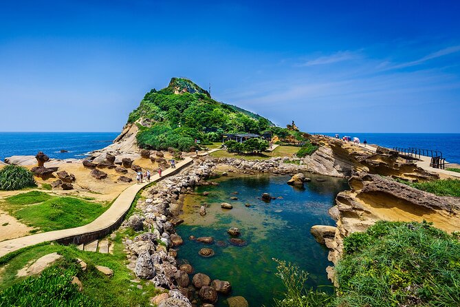 Keelung Shore Excursion: Private 6H Natural Wonder & Seafood Tour - Guihou Fishing Harbor for a seafood lunch