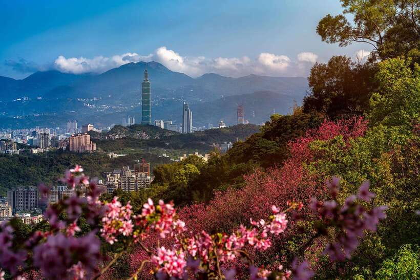 Keelung: Shore Excursion Private 8H Taipei Urban Adventure - Chiang Kai-shek Memorial Hall begins the Taipei sightseeing