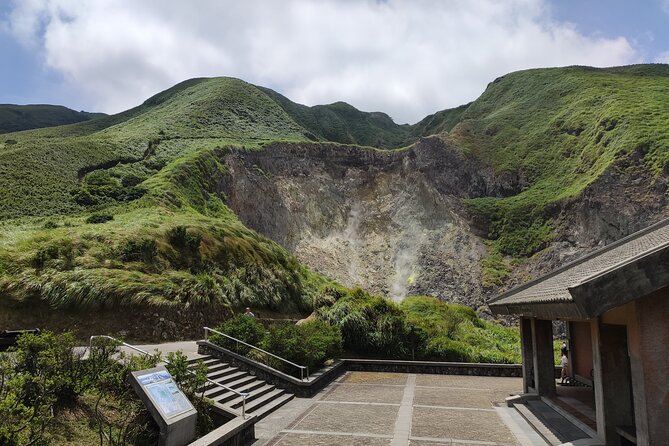 One Day Hike around Taipei's Yangmingshan National Park - Physical demands, weather, and what to bring