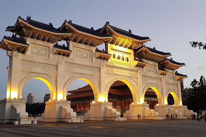 One-day private chartered car tour in Taipei: Yehliu, Jiufen, Pingxi, North Coast popular attractions with chartered car, professional Chinese/English driver - The guides can shape the whole day