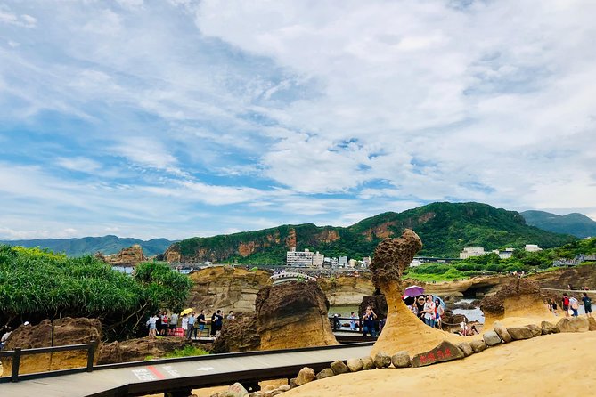 One-day private chartered car tour in Taipei: Yehliu, Jiufen, Pingxi, North Coast popular attractions with chartered car, professional Chinese/English driver - Who should book this private North Coast day
