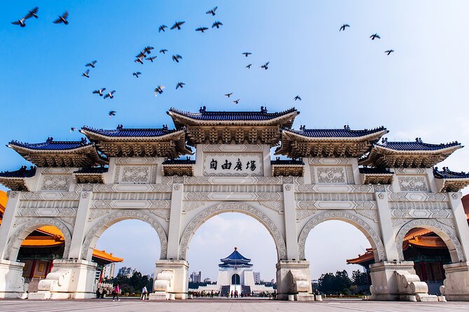 [private] 8-Hour Customize Your Amazing Private Taipei Day Tour - Lungshan Temple and Taipei’s older character